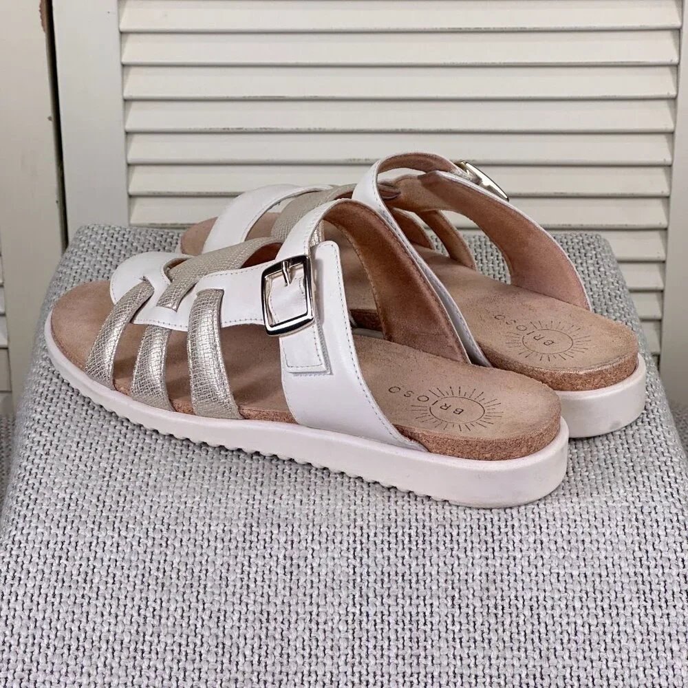 Brioso Jordyn White & Gold Leather Comfort Sandals – Womens Size 9.5 (MSRP $110)